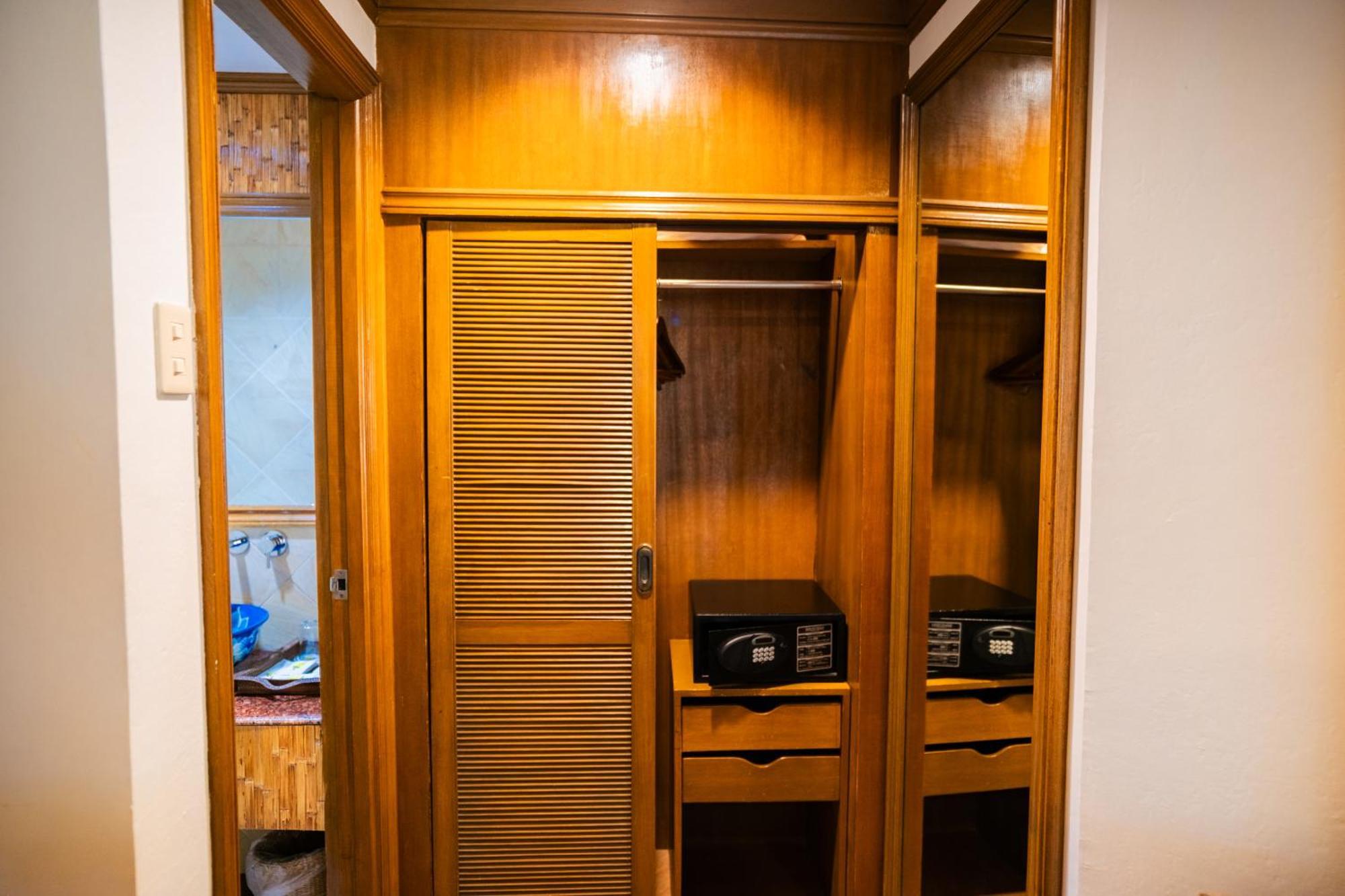 Boracay Tropics Resort Hotel Manoc-Manoc Екстер'єр фото